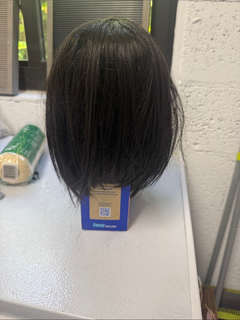 Very Dark Brown Wig - Short Bob with Bangs - EXCELLENT CONDITION Wig - Picture 3 of 7